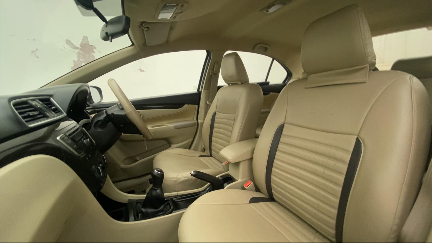 2016 Maruti Ciaz VXI, Petrol, Manual, 51,282 km, Right Side Front Door Cabin