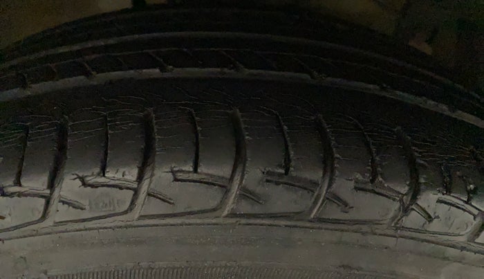 2016 Maruti Ciaz VXI, Petrol, Manual, 51,282 km, Right Rear Tyre Tread