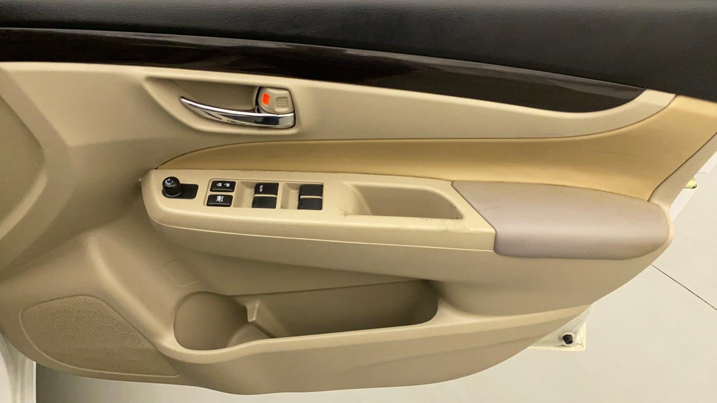 2016 Maruti Ciaz VXI, Petrol, Manual, 51,282 km, Driver Side Door Panels Control