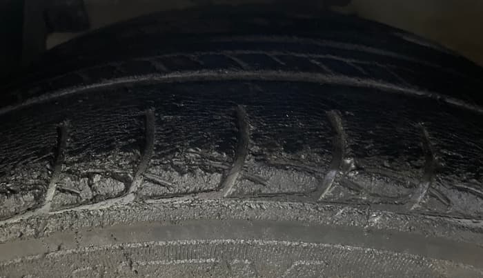 2015 Maruti Ciaz ZXI AT, Petrol, Automatic, 76,067 km, Left Front Tyre Tread