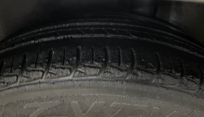 2015 Maruti Ciaz ZXI AT, Petrol, Automatic, 76,067 km, Left Rear Tyre Tread