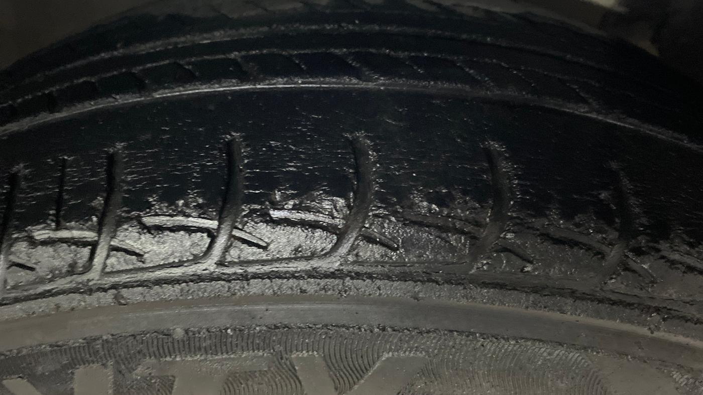 2015 Maruti Ciaz ZXI AT, Petrol, Automatic, 55,555 km, Right Front Tyre Tread