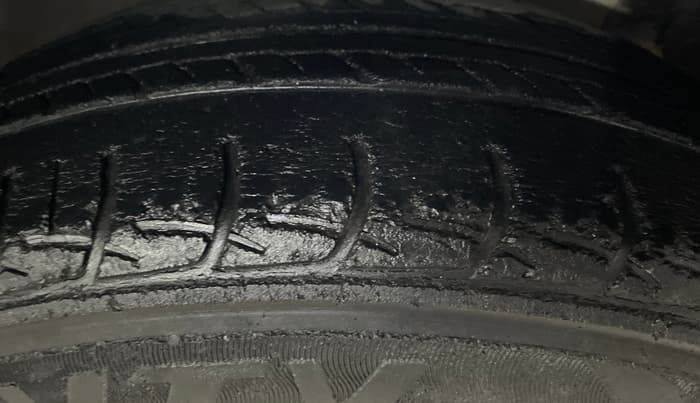 2015 Maruti Ciaz ZXI AT, Petrol, Automatic, 76,067 km, Right Front Tyre Tread