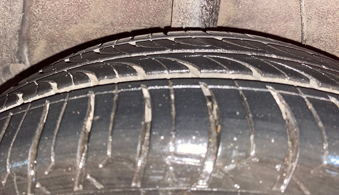 2022 Hyundai AURA SX 1.2, Petrol, Manual, 42,649 km, Right Rear Tyre Tread