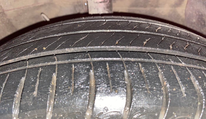 2022 Hyundai AURA SX 1.2, Petrol, Manual, 42,649 km, Right Front Tyre Tread