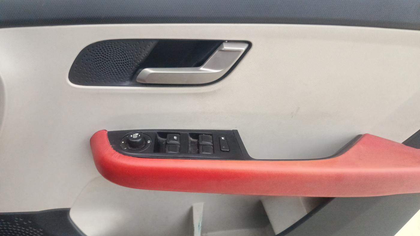 2023 Tata ALTROZ XZA + SUNROOF, Petrol, Automatic, 31,579 km, Driver Side Door Panels Control