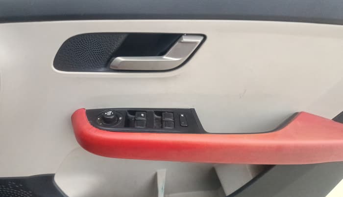 2023 Tata ALTROZ XZA + SUNROOF, Petrol, Automatic, 31,579 km, Driver Side Door Panels Control