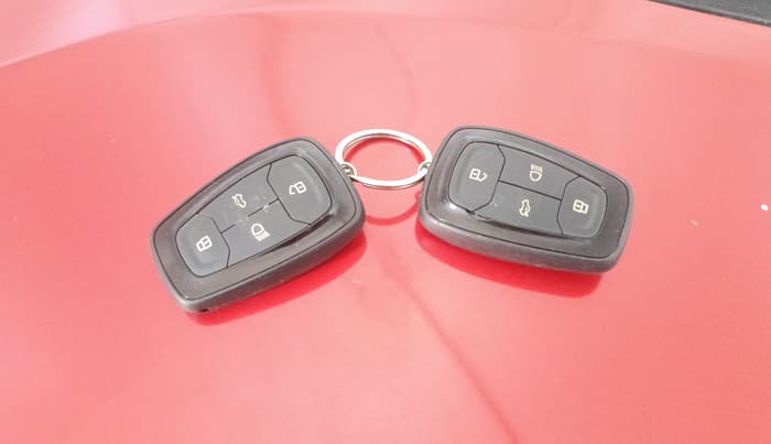 2023 Tata ALTROZ XZA + SUNROOF, Petrol, Automatic, 31,579 km, Key Close Up