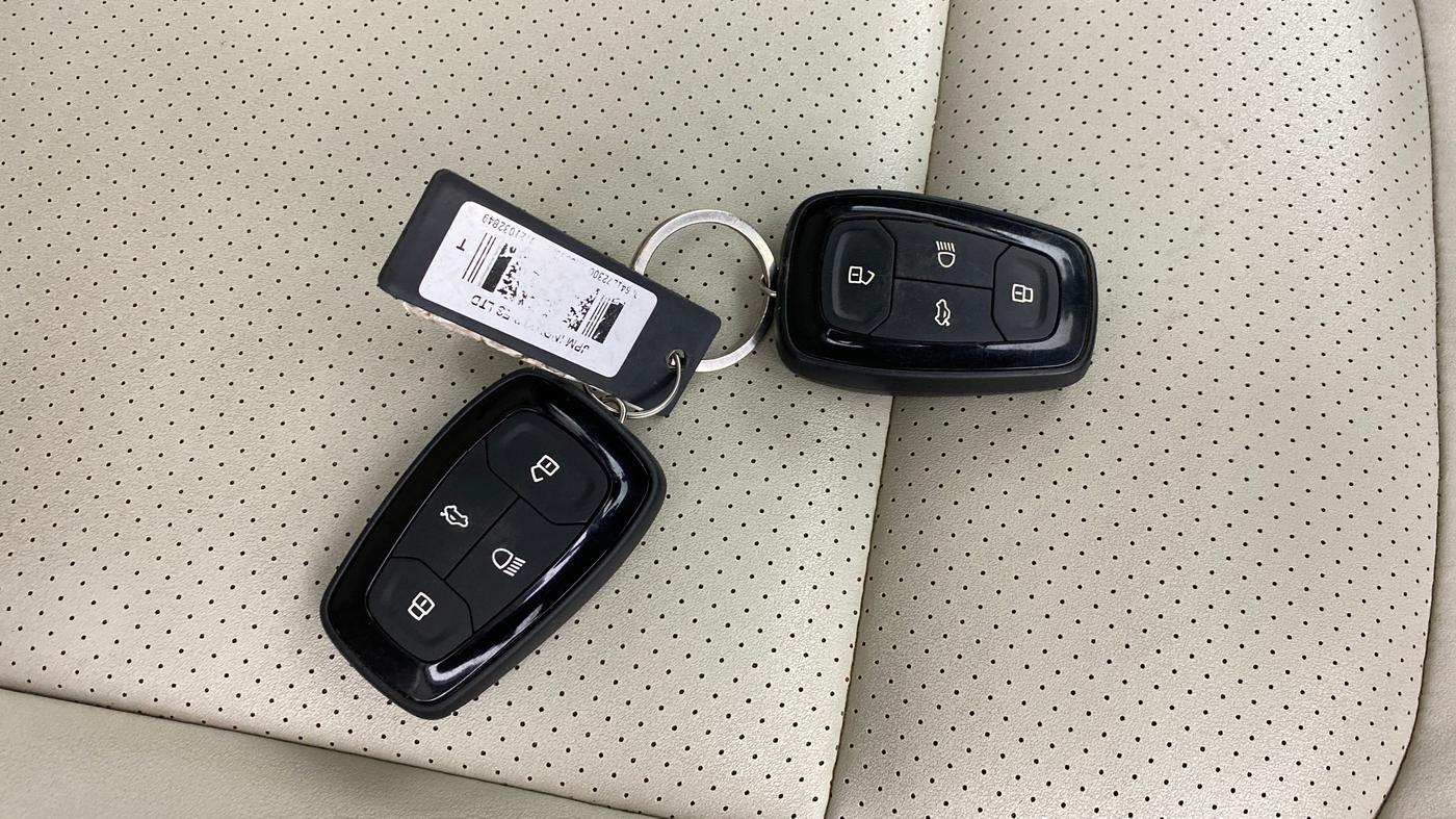 2021 Tata Safari XZA PLUS, Diesel, Automatic, 1,31,793 km, Key Close Up