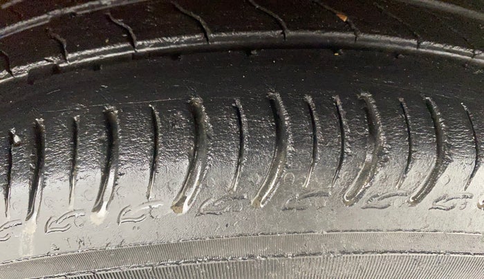 2015 Maruti Celerio VXI AMT, Petrol, Automatic, 91,909 km, Right Front Tyre Tread