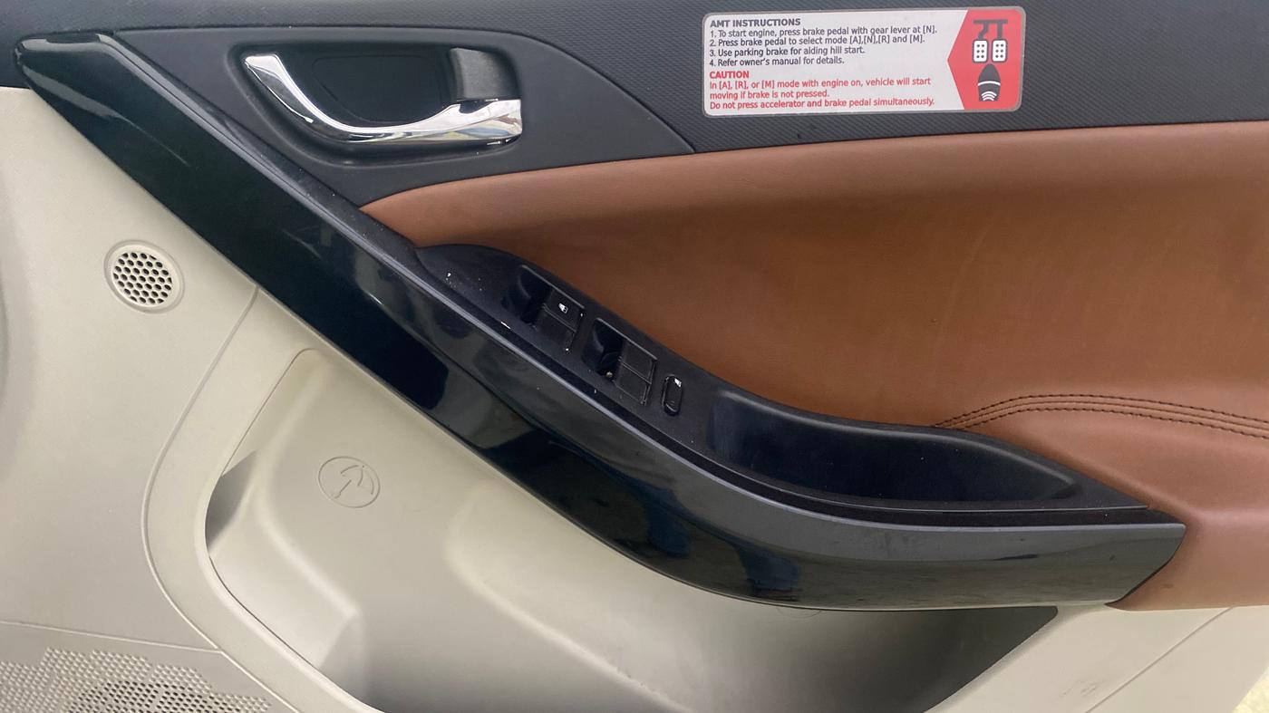 2021 Tata NEXON XZA PLUS SUNROOF DIESEL, Diesel, Automatic, 52,702 km, Driver Side Door Panels Control