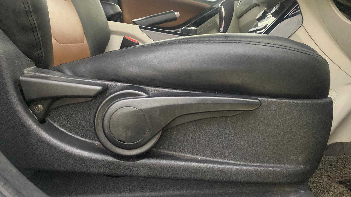 2021 Tata NEXON XZA PLUS SUNROOF DIESEL, Diesel, Automatic, 52,702 km, Driver Side Adjustment Panel