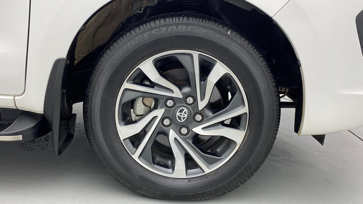 2022 Toyota Innova Crysta 2.4 VX 8 STR, Diesel, Manual, 48,971 km, Right Front Wheel