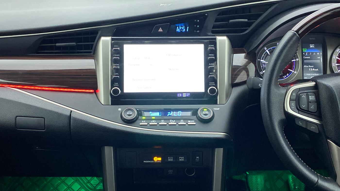 2022 Toyota Innova Crysta 2.4 VX 8 STR, Diesel, Manual, 48,971 km, Air Conditioner