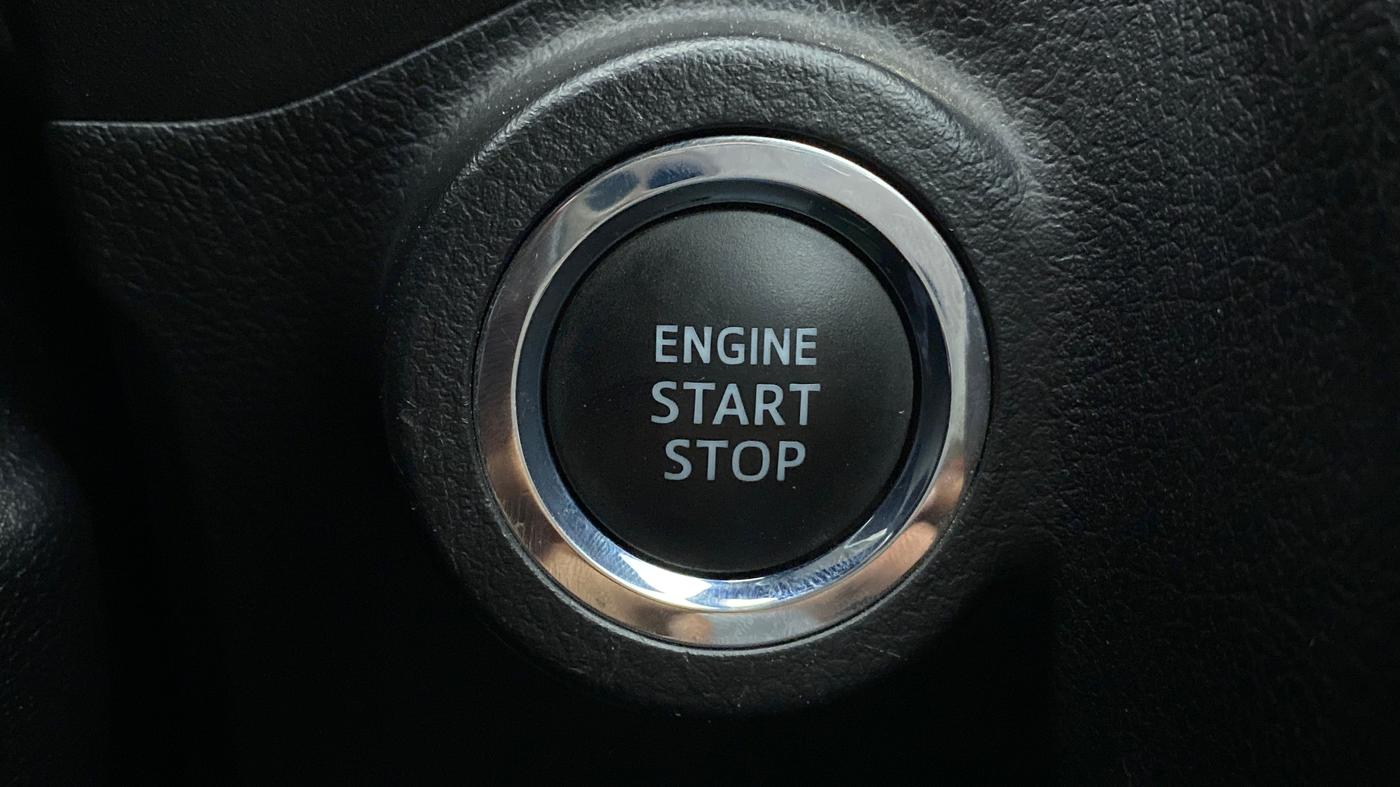 2022 Toyota Innova Crysta 2.4 VX 8 STR, Diesel, Manual, 48,971 km, Keyless Start/ Stop Button