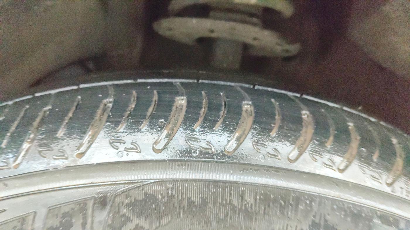 2022 Maruti XL6 ALPHA PLUS AT, Petrol, Automatic, 28,222 km, Left Front Tyre Tread
