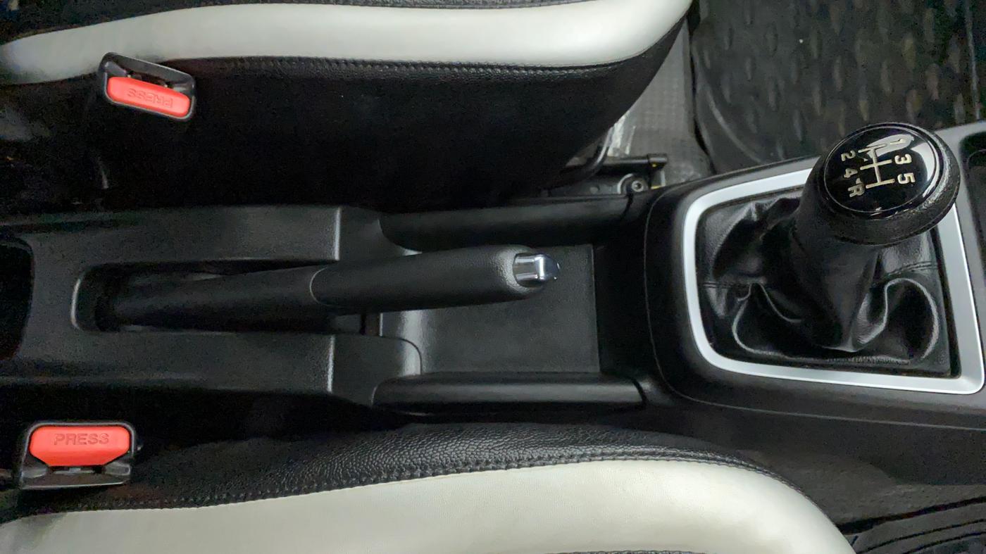 2019 Maruti Swift VXI D, Petrol, Manual, 16,521 km, Gear Lever