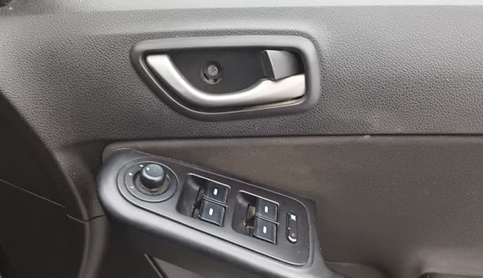 2015 Tata Zest XT PETROL, Petrol, Manual, 74,609 km, Driver Side Door Panels Control