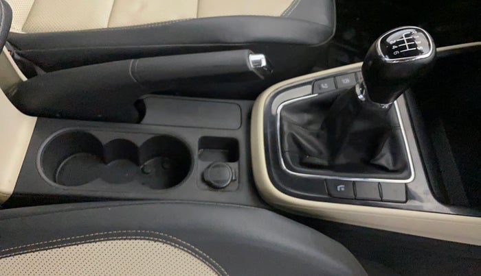2022 Skoda SLAVIA STYLE 1.0L TSI MT, Petrol, Manual, 32,220 km, Gear Lever