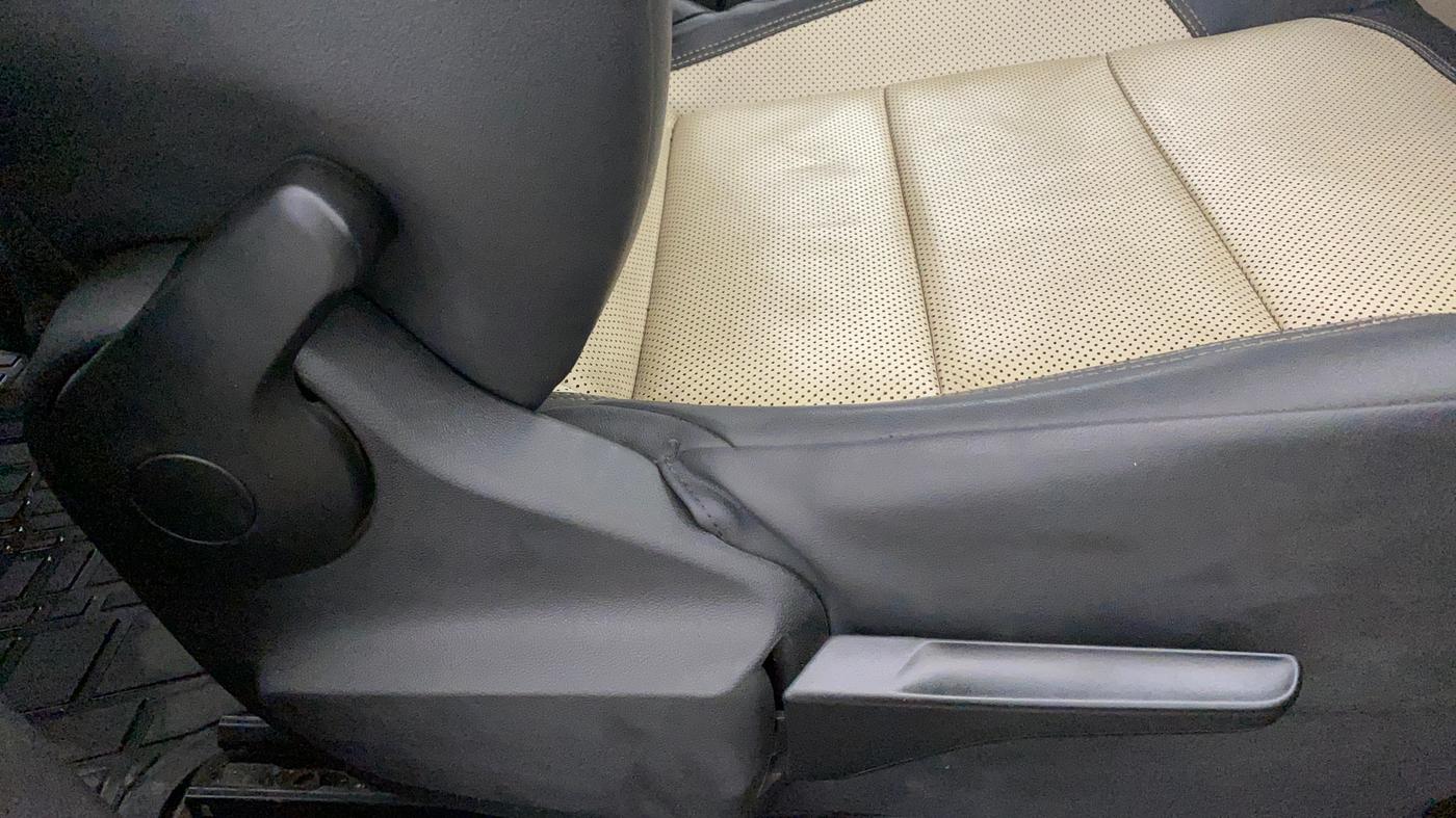 2022 Skoda SLAVIA STYLE 1.0L TSI MT, Petrol, Manual, 32,220 km, Driver Side Adjustment Panel
