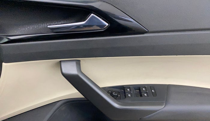2022 Skoda SLAVIA STYLE 1.0L TSI MT, Petrol, Manual, 32,220 km, Driver Side Door Panels Control