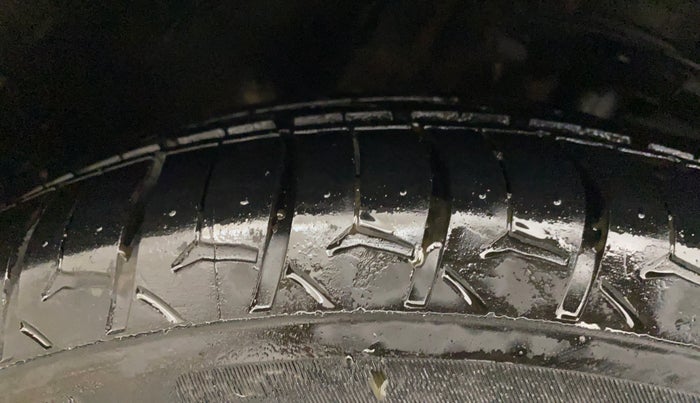 2017 Tata Tiago XZ PETROL, Petrol, Manual, 25,967 km, Right Front Tyre Tread