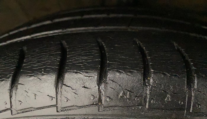 2019 Hyundai NEW SANTRO SPORTZ CNG, CNG, Manual, 50,694 km, Right Front Tyre Tread