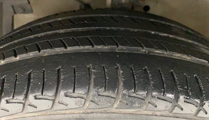 2016 Maruti Swift Dzire ZDI AMT, Diesel, Automatic, 31,093 km, Left Front Tyre Tread