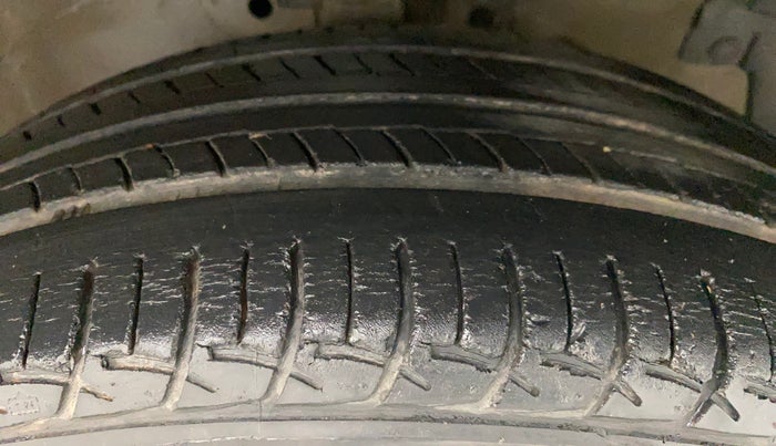 2016 Maruti Swift Dzire ZDI AMT, Diesel, Automatic, 31,093 km, Right Front Tyre Tread