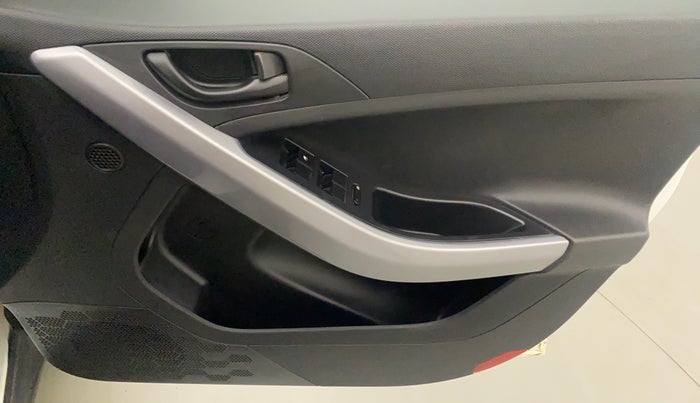 2022 Tata NEXON XM PLUS SUNROOF PETROL, Petrol, Manual, 7,600 km, Driver Side Door Panels Control