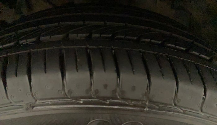 2022 Tata NEXON XM PLUS SUNROOF PETROL, Petrol, Manual, 7,600 km, Right Front Tyre Tread