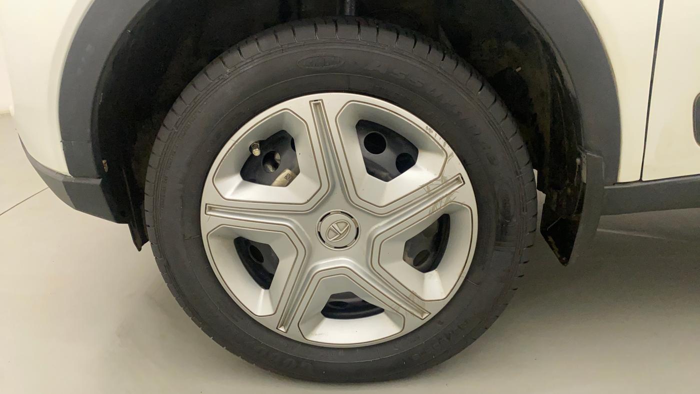 2022 Tata NEXON XM PLUS SUNROOF PETROL, Petrol, Manual, 7,600 km, Left Front Wheel