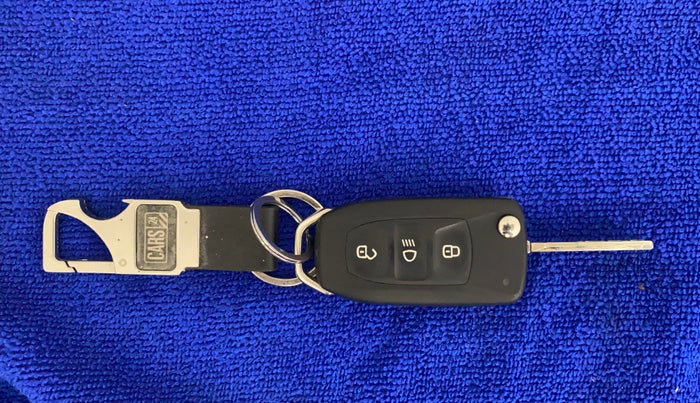 2022 Tata NEXON XM PLUS SUNROOF PETROL, Petrol, Manual, 7,600 km, Key Close Up