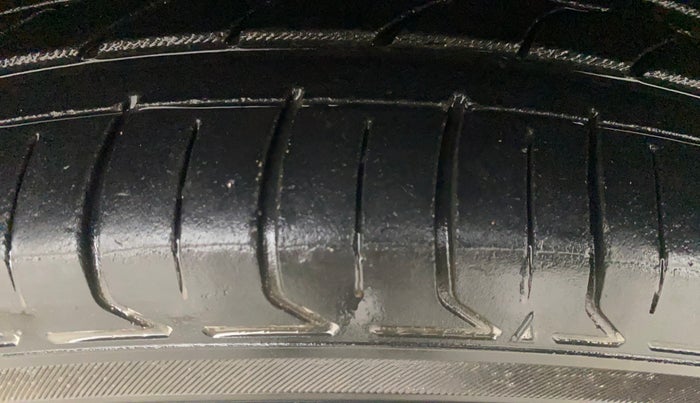 2019 Nissan Kicks XV PREMIUM O DUAL TONE DIESEL, Diesel, Manual, 1,16,212 km, Left Front Tyre Tread