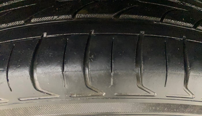 2019 Nissan Kicks XV PREMIUM O DUAL TONE DIESEL, Diesel, Manual, 1,16,212 km, Left Rear Tyre Tread