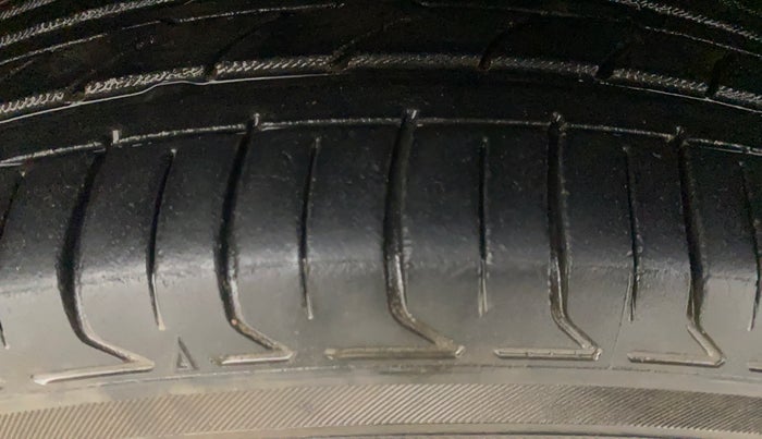 2019 Nissan Kicks XV PREMIUM O DUAL TONE DIESEL, Diesel, Manual, 1,16,212 km, Right Front Tyre Tread