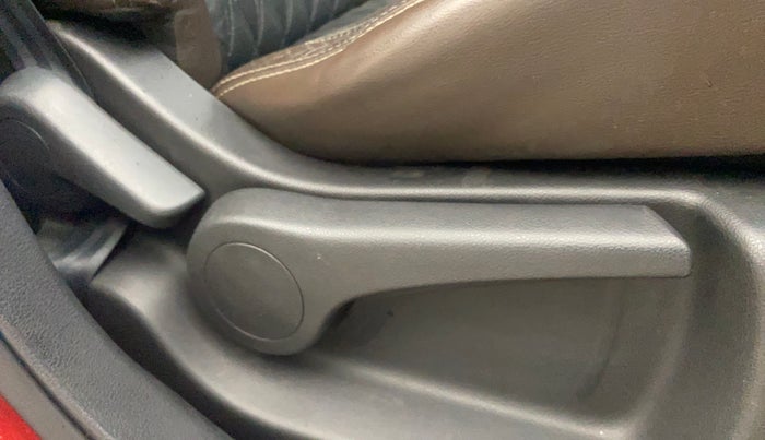 2019 Nissan Kicks XV PREMIUM O DUAL TONE DIESEL, Diesel, Manual, 1,16,212 km, Driver Side Adjustment Panel