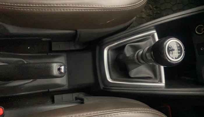 2019 Nissan Kicks XV PREMIUM O DUAL TONE DIESEL, Diesel, Manual, 1,16,212 km, Gear Lever