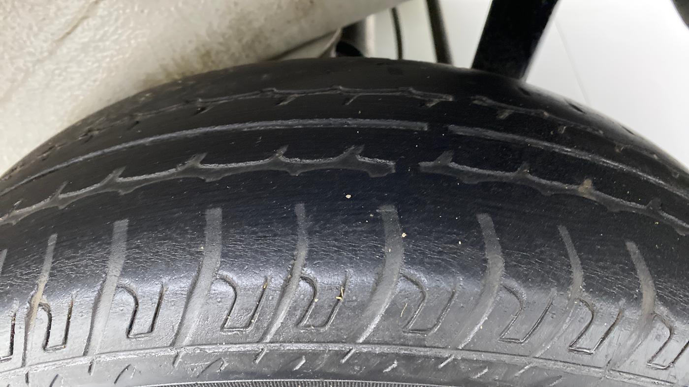 2016 Maruti Wagon R 1.0 VXI, Petrol, Manual, 43,459 km, Left Rear Tyre Tread