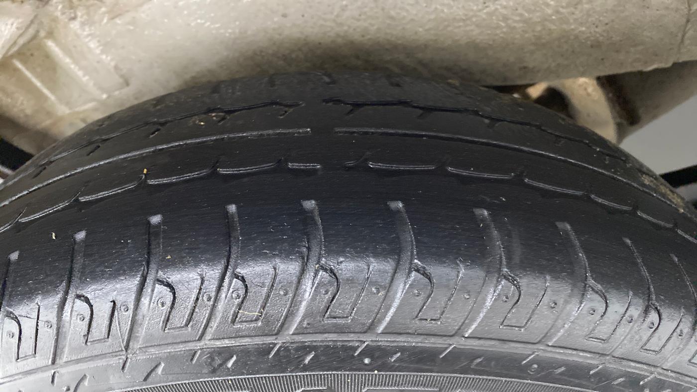 2016 Maruti Wagon R 1.0 VXI, Petrol, Manual, 43,459 km, Right Rear Tyre Tread