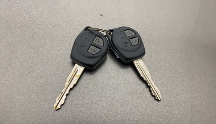 2019 Maruti Swift VXI, CNG, Manual, 70,799 km, Key Close Up