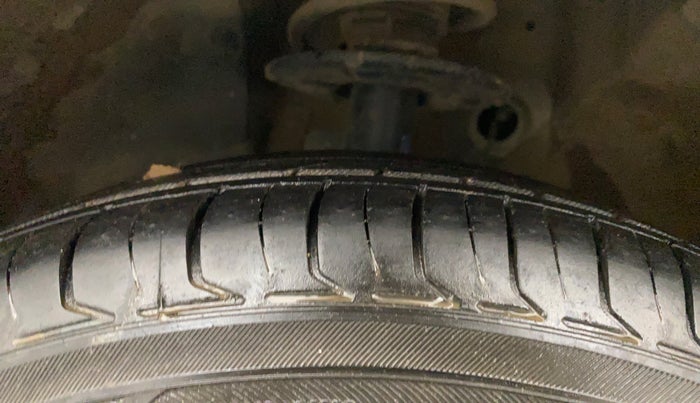 2019 Maruti Swift VXI, CNG, Manual, 70,799 km, Left Front Tyre Tread