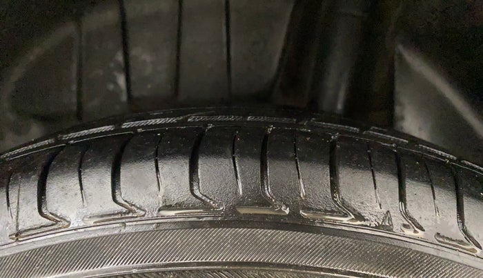 2019 Maruti Swift VXI, CNG, Manual, 70,799 km, Left Rear Tyre Tread
