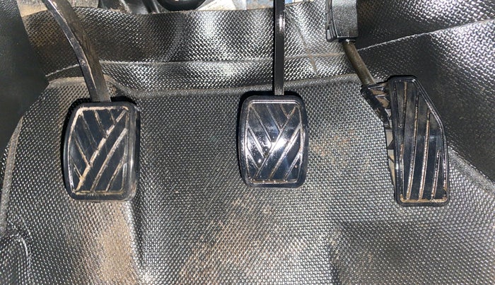 2019 Maruti Swift VXI, CNG, Manual, 70,799 km, Pedals