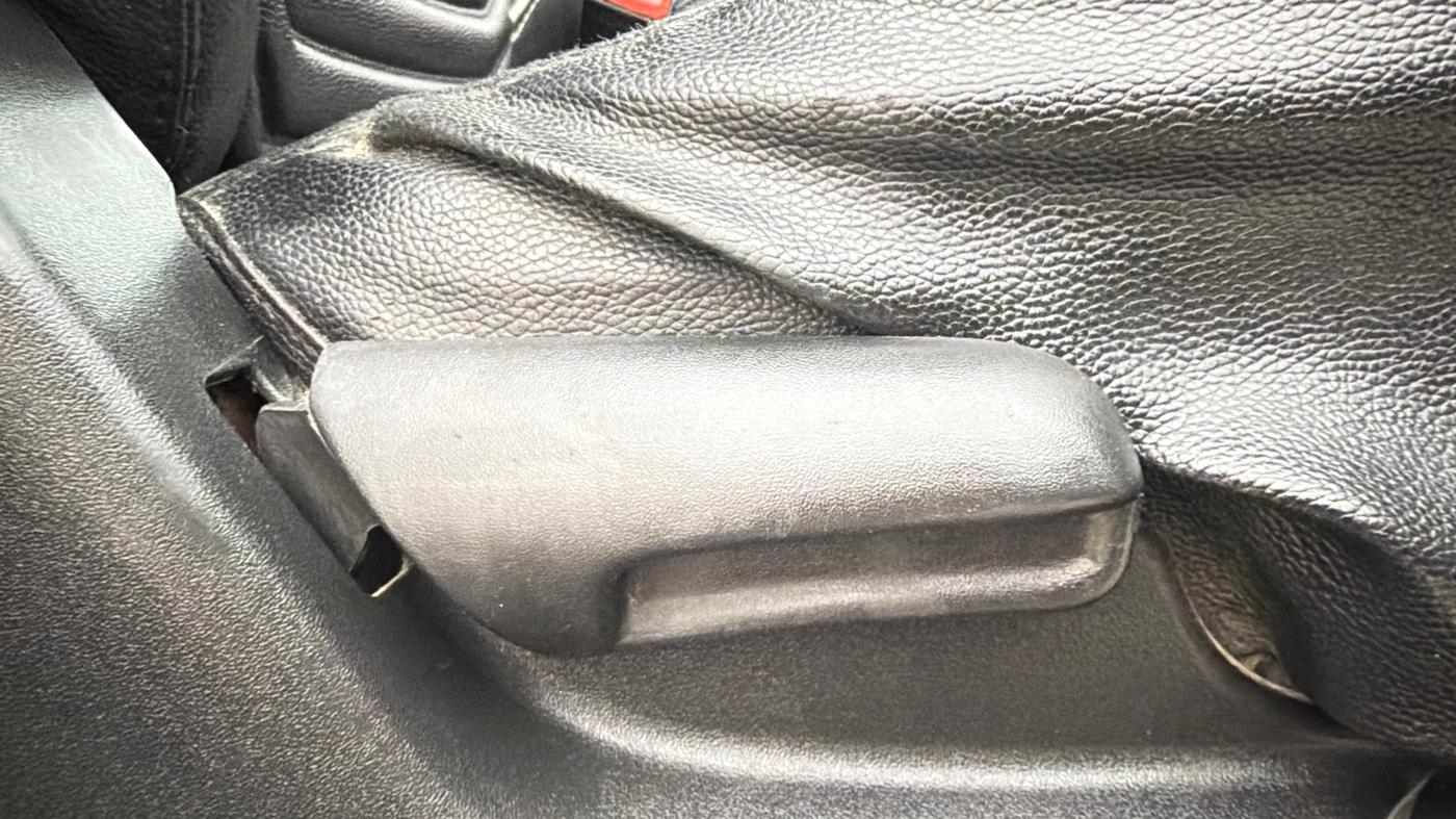 2021 Maruti Vitara Brezza VXI, Petrol, Manual, 96,997 km, Driver Side Adjustment Panel