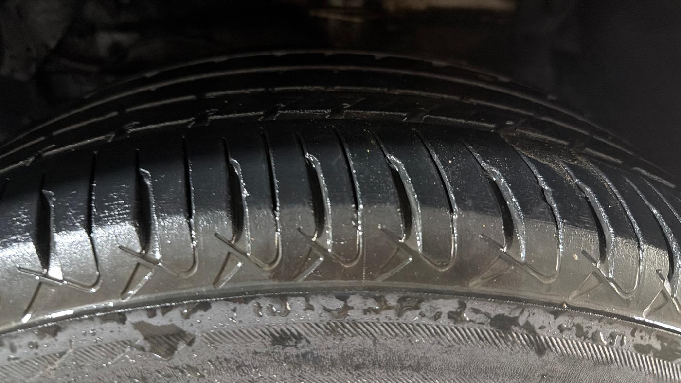 2021 Maruti Vitara Brezza VXI, Petrol, Manual, 96,997 km, Left Front Tyre Tread
