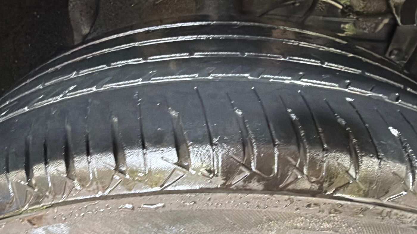 2021 Maruti Vitara Brezza VXI, Petrol, Manual, 96,997 km, Right Front Tyre Tread