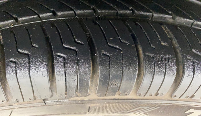 2020 Renault TRIBER RXZ, Petrol, Manual, 34,361 km, Left Front Tyre Tread