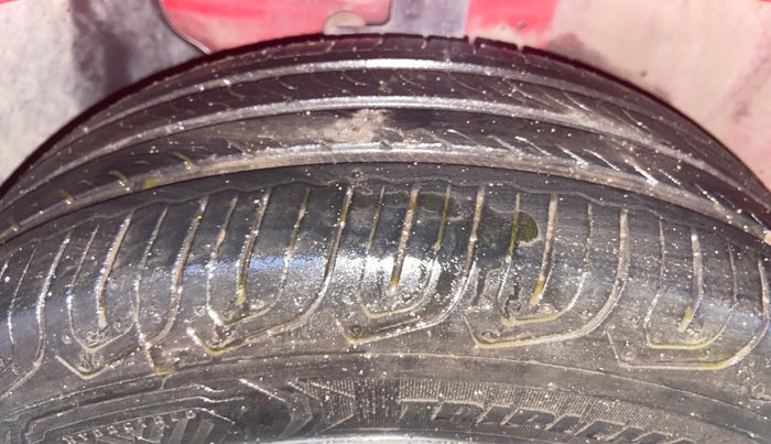 2017 Hyundai Elite i20 MAGNA EXECUTIVE 1.2, Petrol, Manual, 88,067 km, Left Front Tyre Tread