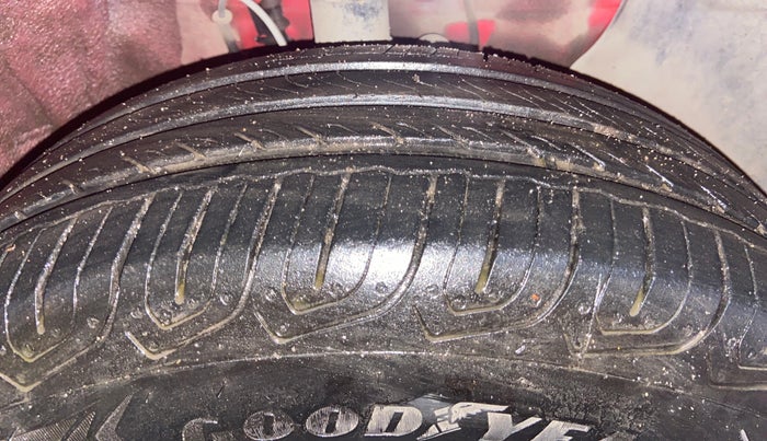 2017 Hyundai Elite i20 MAGNA EXECUTIVE 1.2, Petrol, Manual, 88,067 km, Right Front Tyre Tread